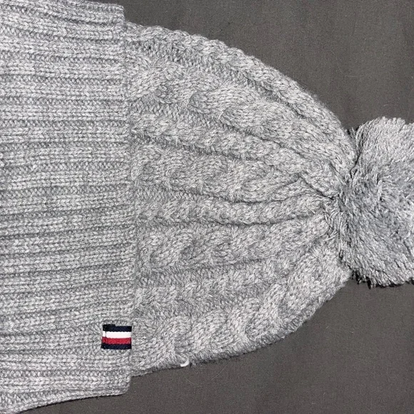 Tommy Hilfiger hat and scarf set - Picture 2 of 3